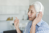 Evita estos tres hábitos que favorecen la pérdida de audición