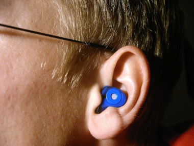 El 86 % de los españoles sufren molestias en los oídos en verano