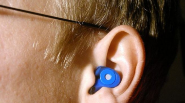 A qué se deben los pitidos en el oído y cómo tratarlos